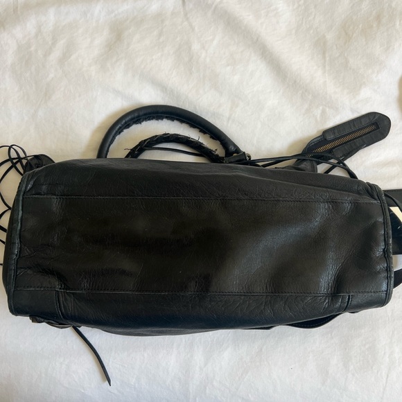 Balenciaga Black Leather Motorcycle city bag with Brass Accent - Picture 4 of 11